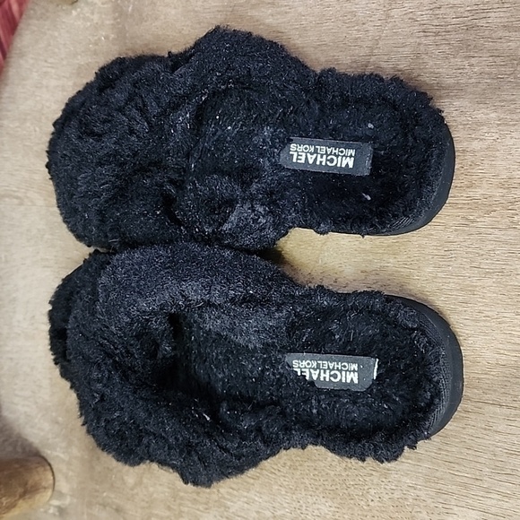 MICHAEL Kors Black fuzzy slides size 6 - Picture 3 of 5
